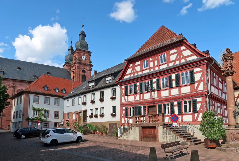 Blick vom Markt zur Kirche St.Gangolf.