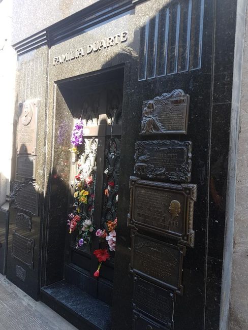 Cementerio Recoleta: Evitas Grab