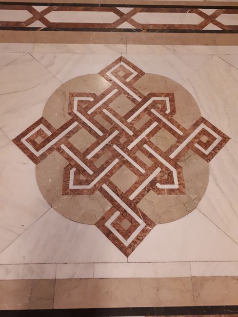 The floor pattern shows the layout of the Parliament building