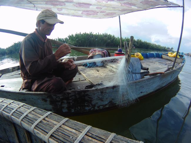 Then he led me to this fisherman who was just weaving a net (video!). 