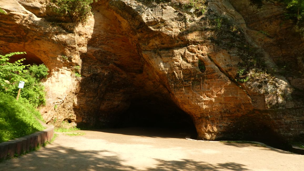 Die Gutmannhöhle, wo sich die ehrenhafte Jungfrau entleibt hat.