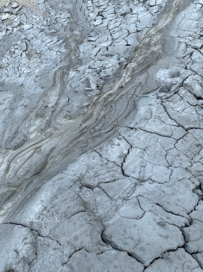 Mud volcanoes and thunderstorms