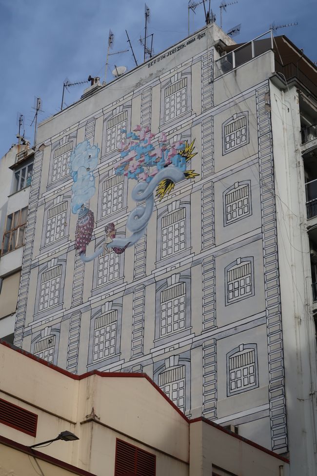 Modernes Graffiti, das den großen Brand von Thessaloniki 1917 darstellen soll