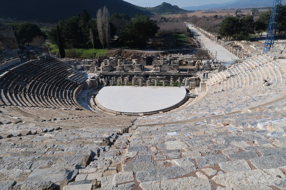 Theater von Ephesos, die Straße rechts führte zum Hafen 