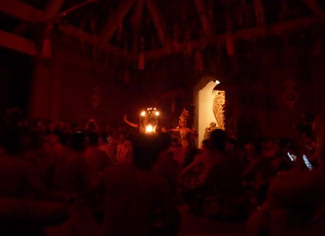 Balinese fire dance - Kecak Fire & Trance Dance (Pura Dalem Taman Kaja)