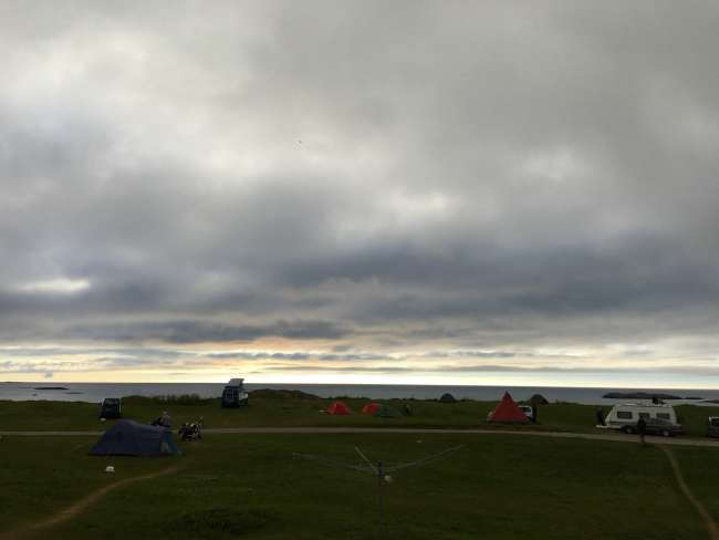 Eingerichte und windgeteocknet - das Zelt auf dem Campingplatz von Andenes 