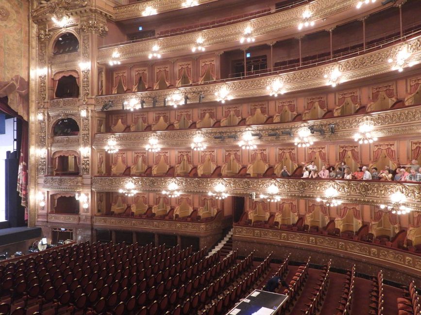 Small tour of the Teatro Colon Opera House