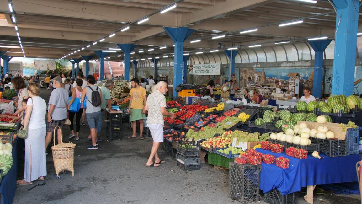organischer Markt in Feriköy