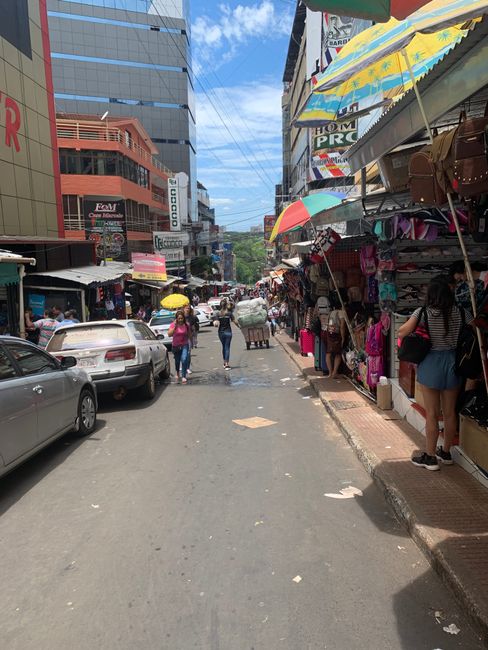 Marktstände und Märkte in Ciudad del Este