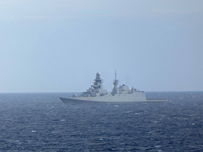 Kriegsschiffe auf der Überfahrt, Port Said - Neapel, 15. April 2023