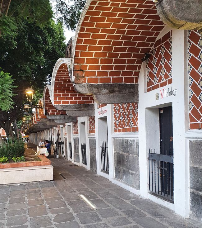 Das Künstlerviertel in Puebla, in diesen kleinen, aneinandergereihten Hütten haben die Künstler ihre Ateliers, die sie am Wochenende für Schaulustige öffnen