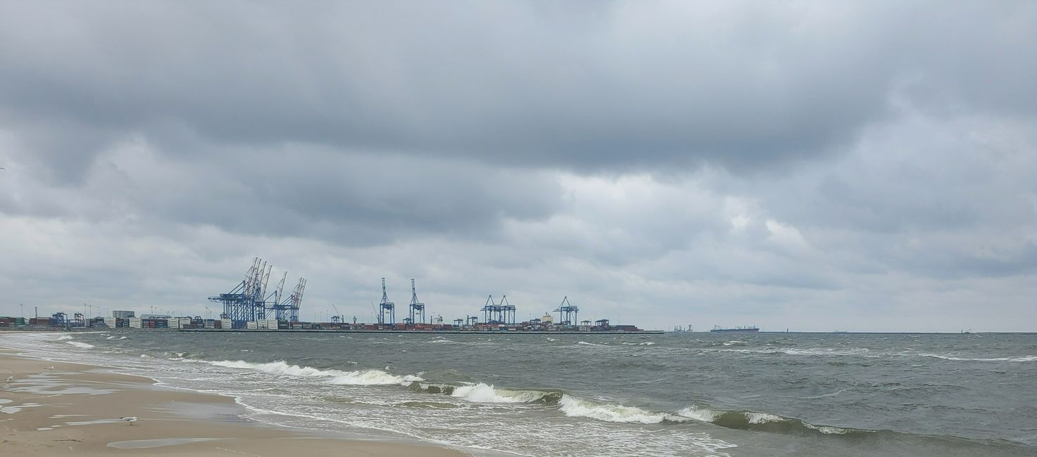 Danziger Hafen von der Danziger Bucht gesehen