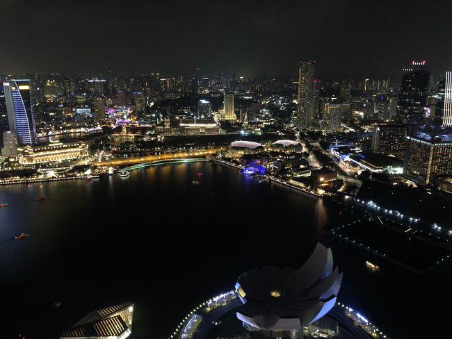 Ausblick von der Skybar des Marina Bay Sands Hotels