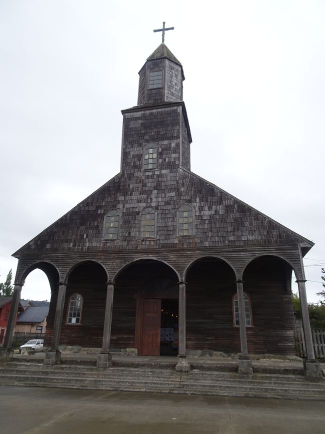 Holzkirche in der Ortschaft Achao auf der Nebeninsel Quinchao