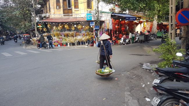 But there was a lot to see in the city center of Hanoi. Also, it rained all the days and today the sun was shining for a change.
