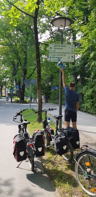 München: das erste Schild gesichtet Radfernweg München-Venezia
