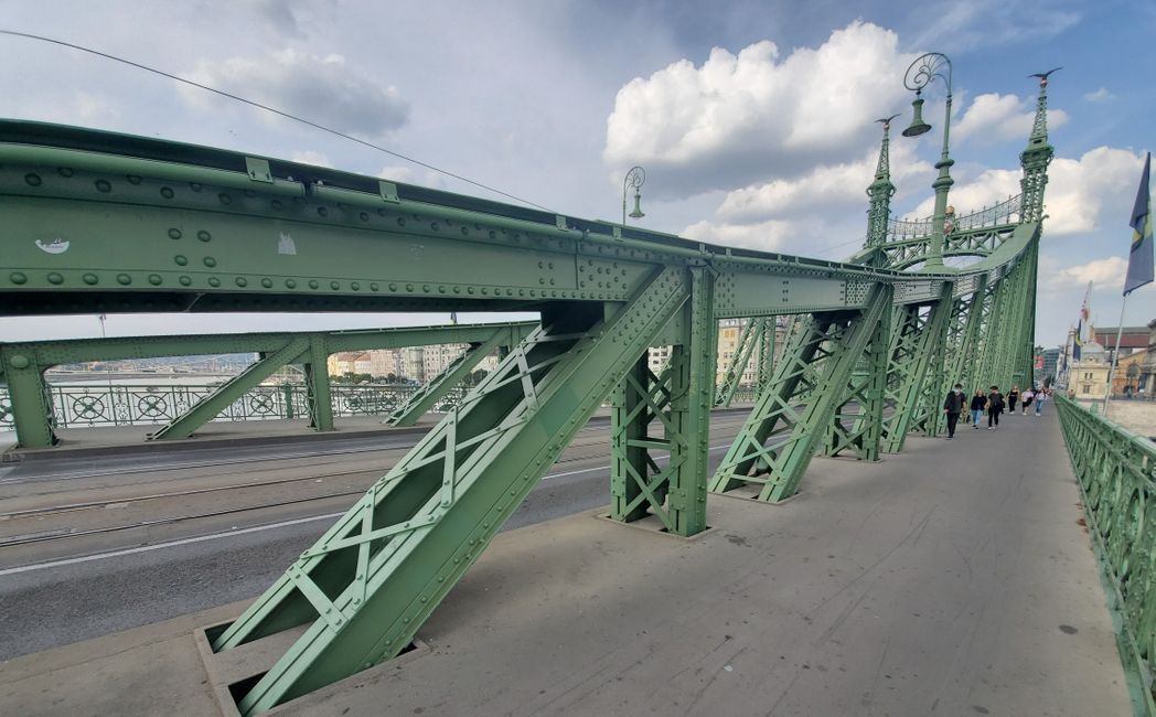 Kettenbrücke beim Überqueren