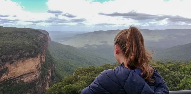 Blue Mountains in front of the Three Sisters