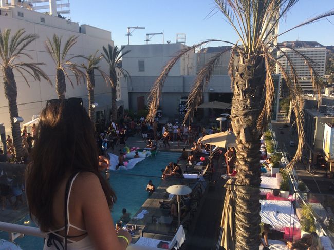 Rooftop Poolparty in L.A.!