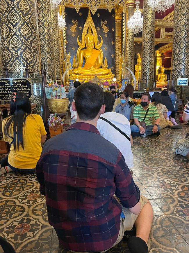 Kurzer Zwischenstop im Tempel in Phitsanulok 