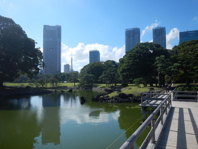 Skyline von Tokio vom Wasserbus gesehen