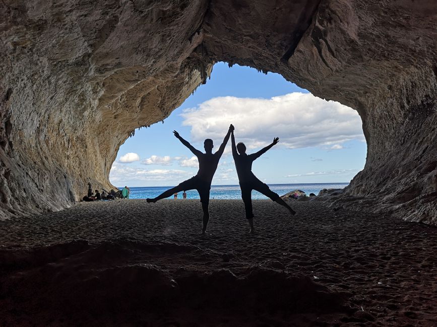 Die bekannte Höhle in der Bucht Cala Luna.