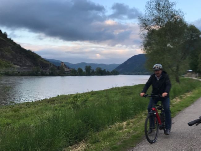 Friday 17.5 / 5th cycling day / Wachau covered in clouds!