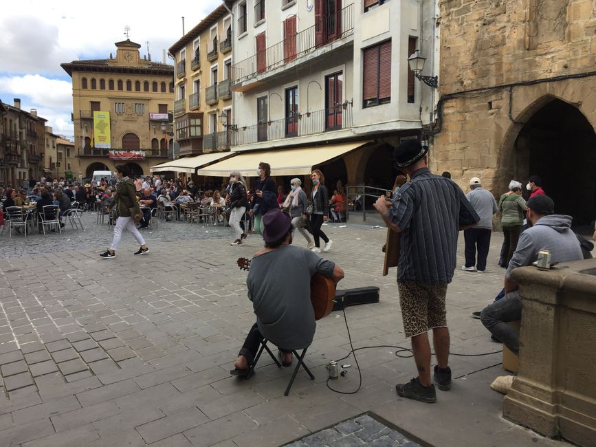 Filmkulisse Olite & little pilgrim in Pamplona