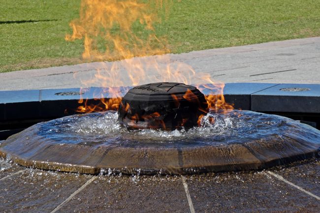 Simtgades liesma – uguns uz ūdens