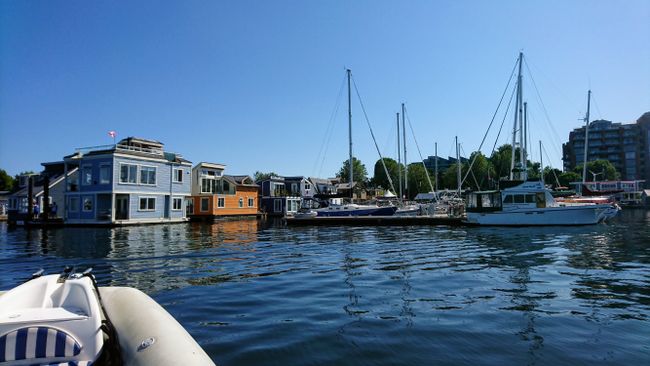 floating houses - fisherman's wharf
