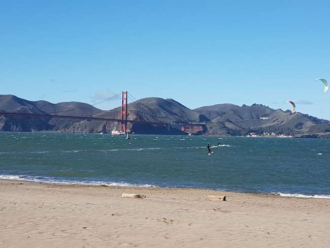 There it is now, the world-famous bridge. Always impressively beautiful! The many kite surfers who used the fresh breeze there for their sport also thought so.