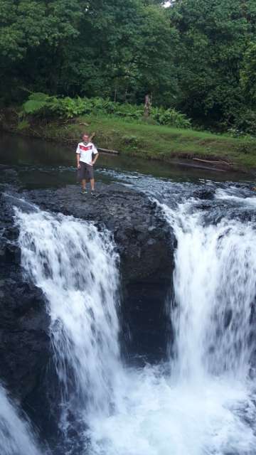 Ich in den Togitogiga Waterfalls