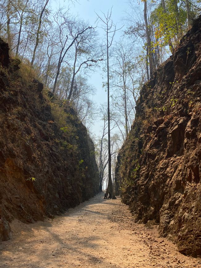 04/02/2023 - The Hellfire Pass and the Erawan Waterfalls in Kanchanaburi