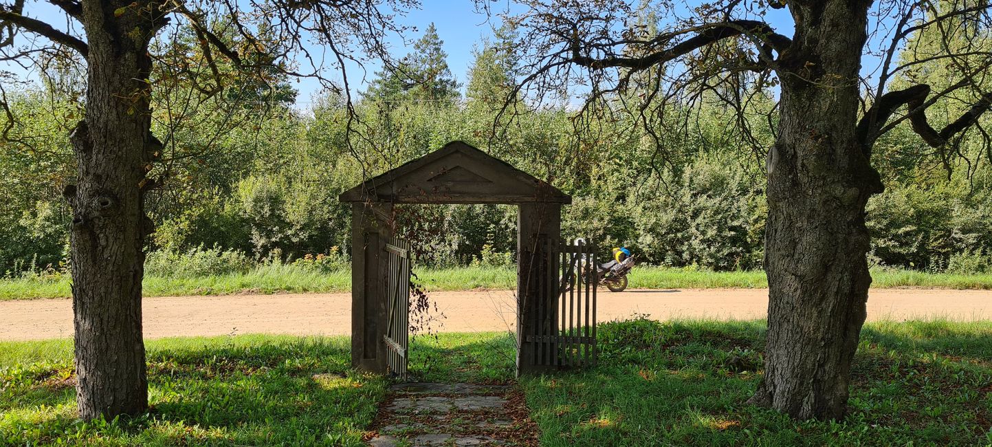Gate to the Rubas church garden