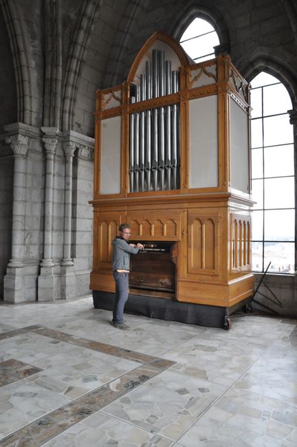 In Quito, we were able to find a functioning organ (not this one), which is only played during Holy Week.