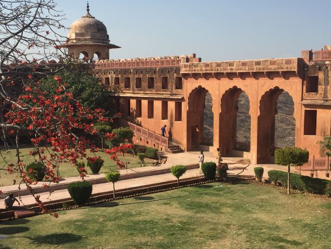 Garten des Fort Jaigarh