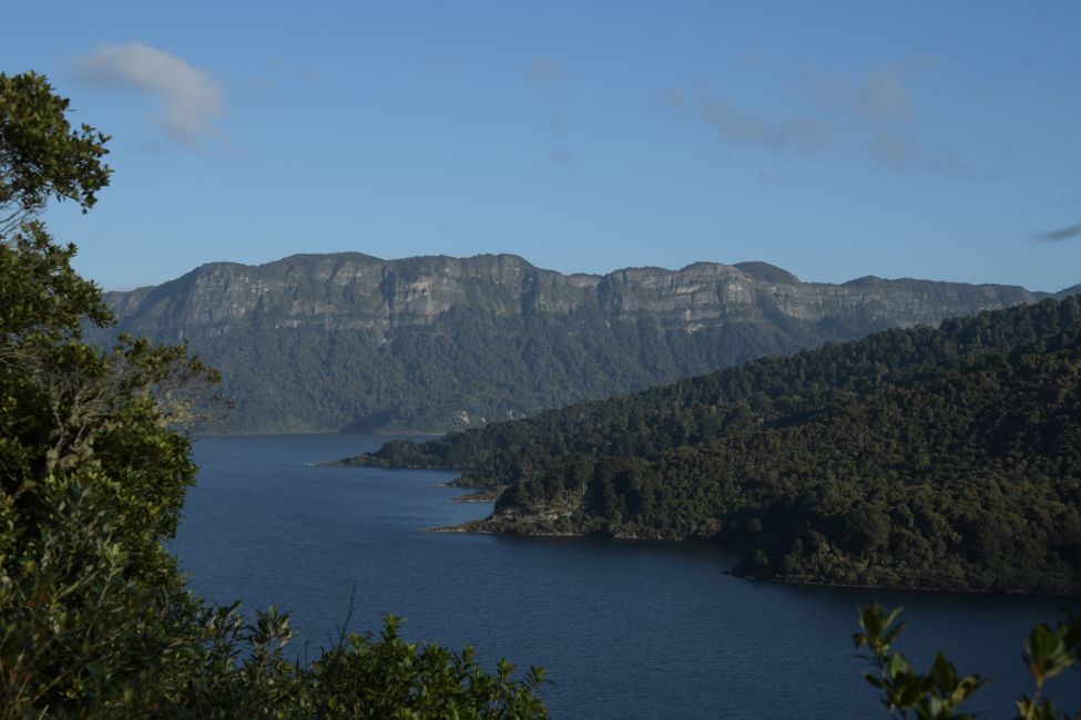 Te Urewera NP - View over Lake Waikaremoana to Panekire Bluff