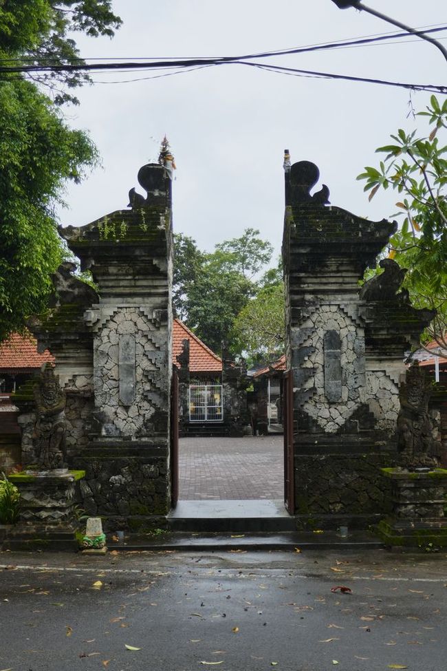 A temple is always entered through a split gate representing the two sides GOOD and BAD