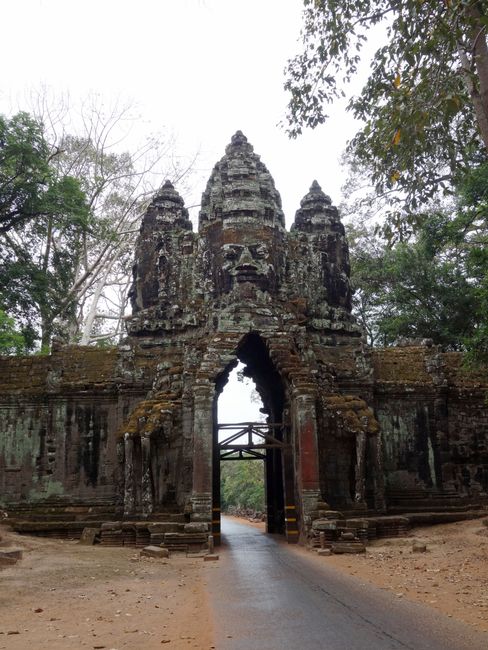 Angkor Thom: one of the city gates with faces