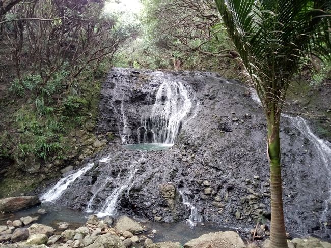Wasserfall mit Lagune zum Baden (für Mutige) 