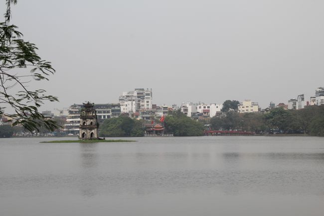 Der "Ho Hoan Kiem"-See mit einem steinernen Monument in der Mitte
