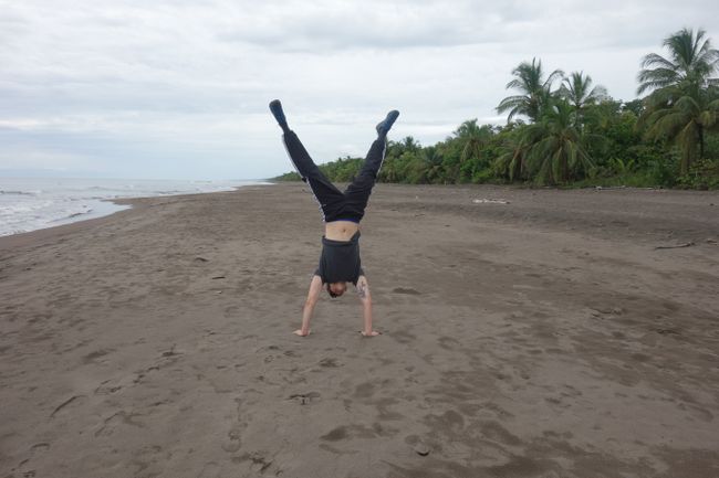 Handstand am Turtle-Beach