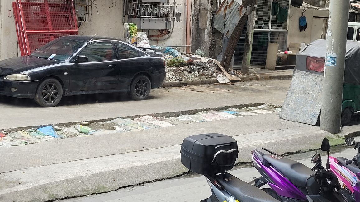 Straßenreparatur a la Filipino