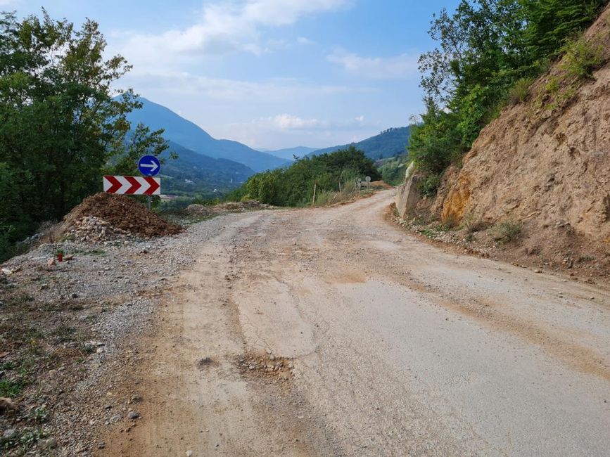 die Hauptverkehrs"straße" nach Montenegro