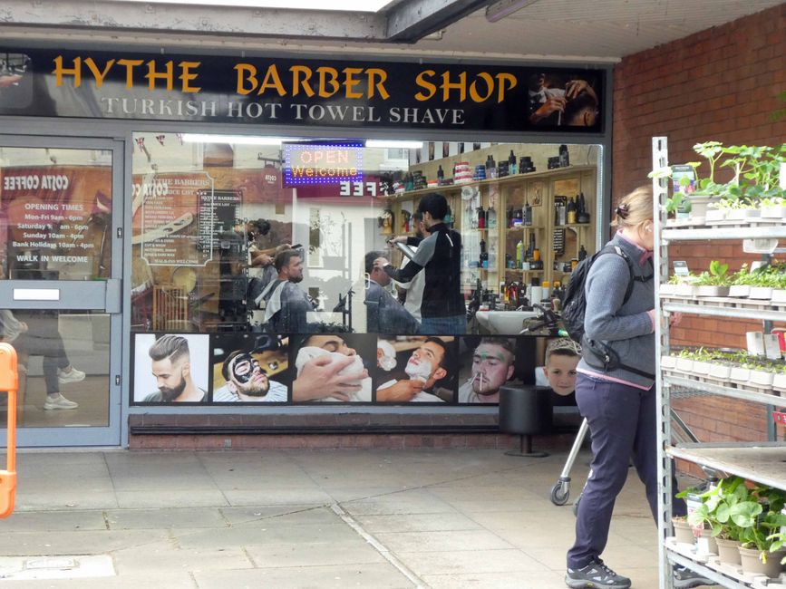 Hairdressers are open on Sundays in Hythe