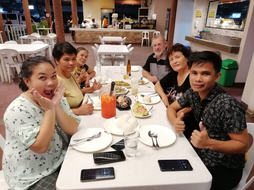 Abendessen mit den Batulong Mitarbeitern