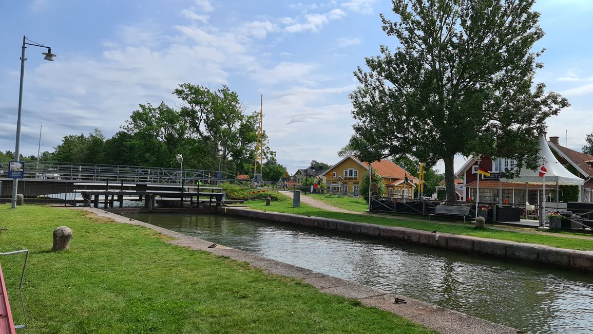 Göta Canal, lock in Sjötorp 