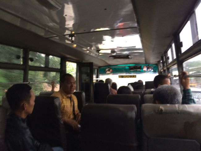 Der Bus zum Borobudur Tempel