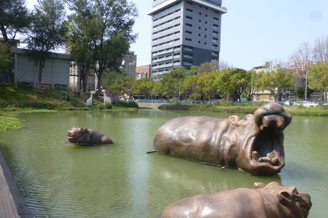 Another day in the center of Hsinchu: Zoo and Glass Museum