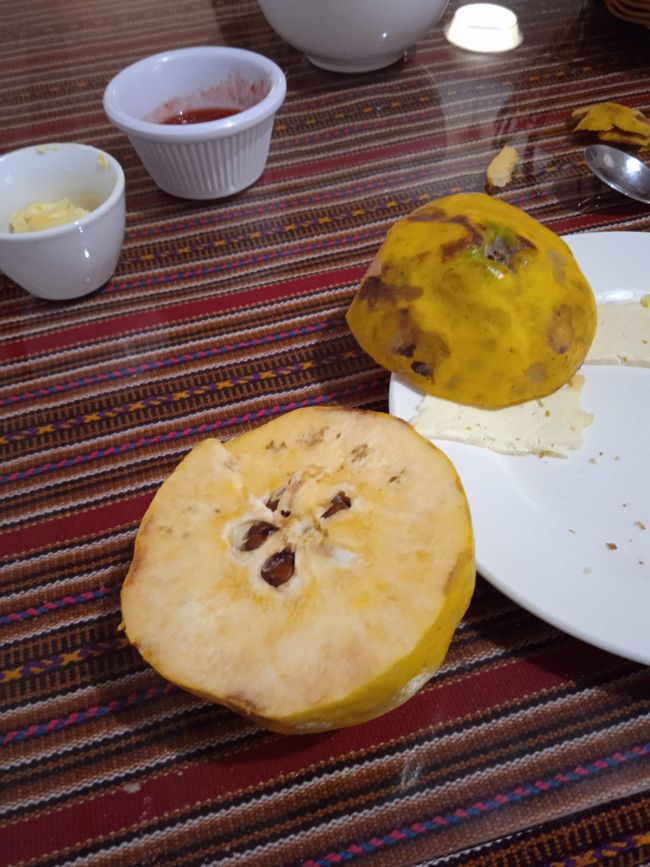 Comida del Dia: keine Ahnung, wie die Frucht heißt, Geschmack: zwischen Apfel und Quitte